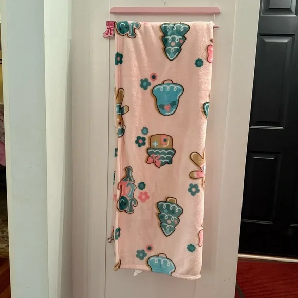 SALE! Betsy Johnson Pink Gingerbread Themed Blanket - Picture 2 of 4